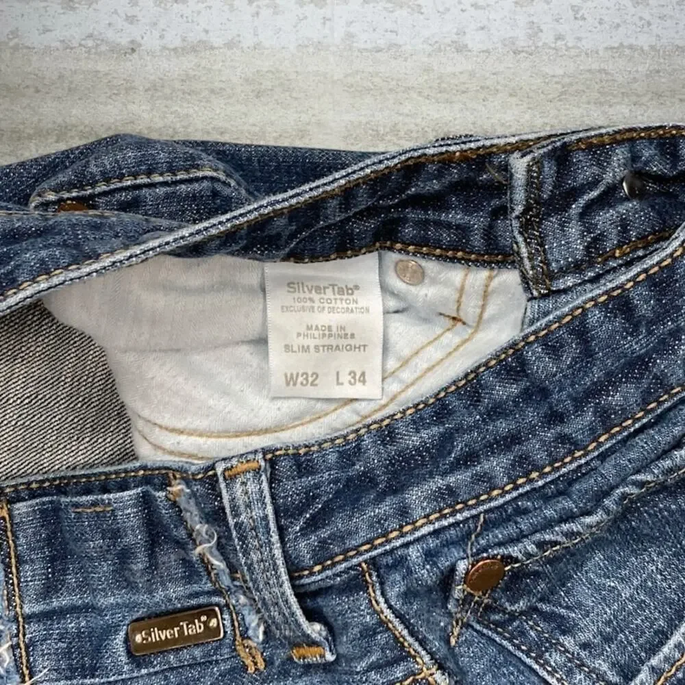 Vintage Y2K Levis Jeans 32x32 Slim Straight Leg Medium Wash Silver Tab Cotton